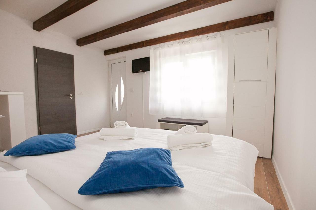 Studio Apartments Tara Zadar Bagian luar foto