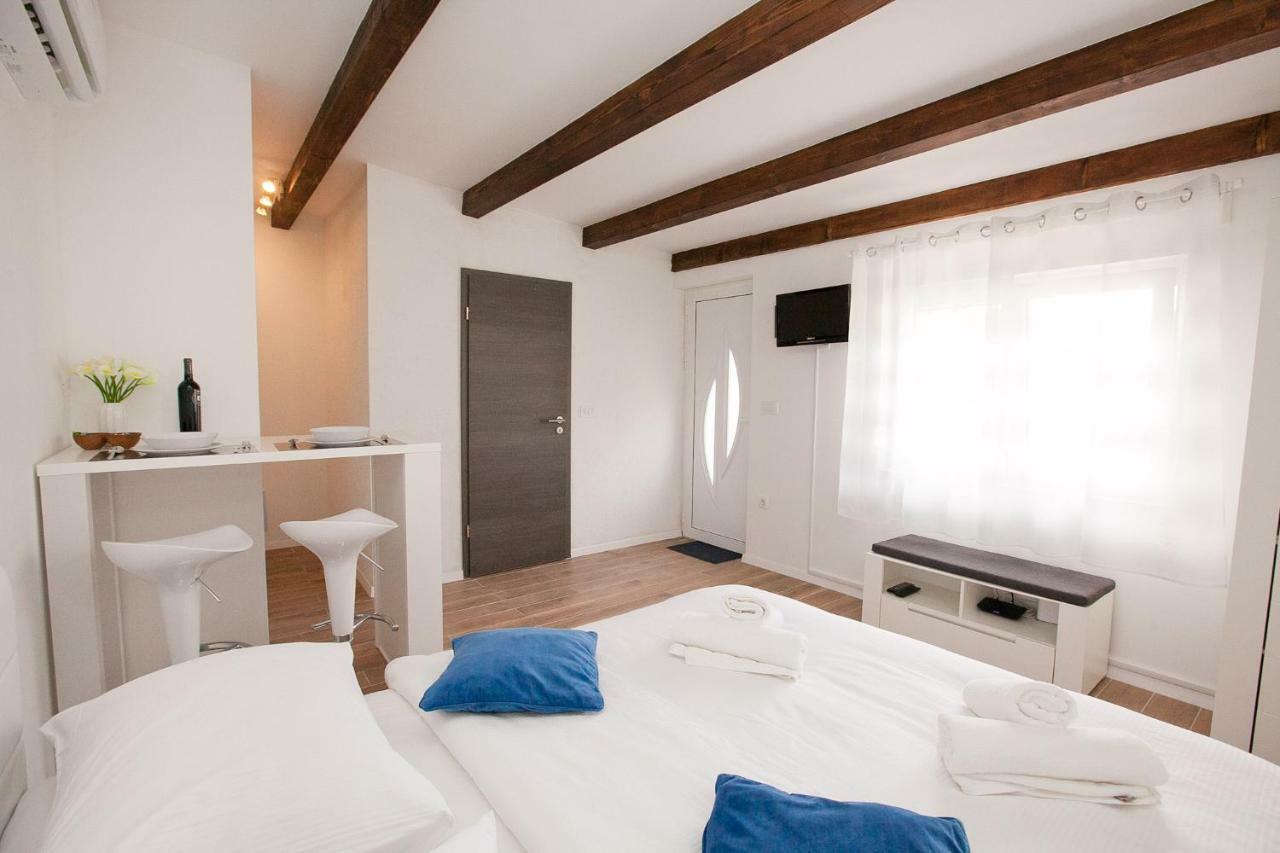 Studio Apartments Tara Zadar Bagian luar foto